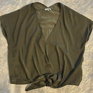 Lucky Brand low-v top